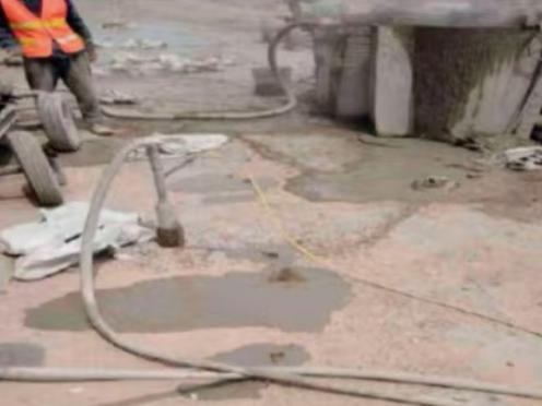 文昌水泥混凝土路面板底注浆技术 路面脱空注浆整治方案