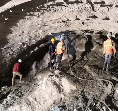 文昌隧道拱顶带模注浆料，微膨胀注浆料的特点及施工工艺